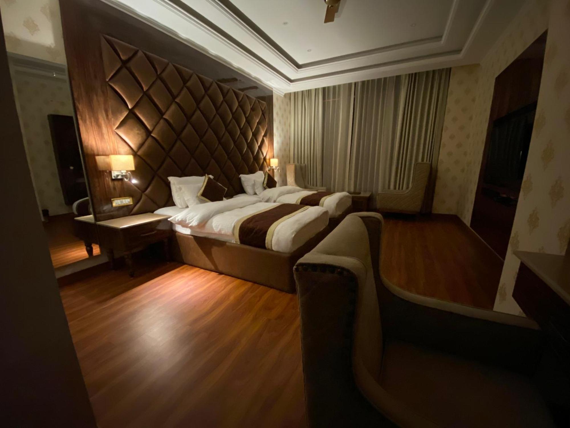 Grand Him Queen Ac Centralized 다람샬라 외부 사진