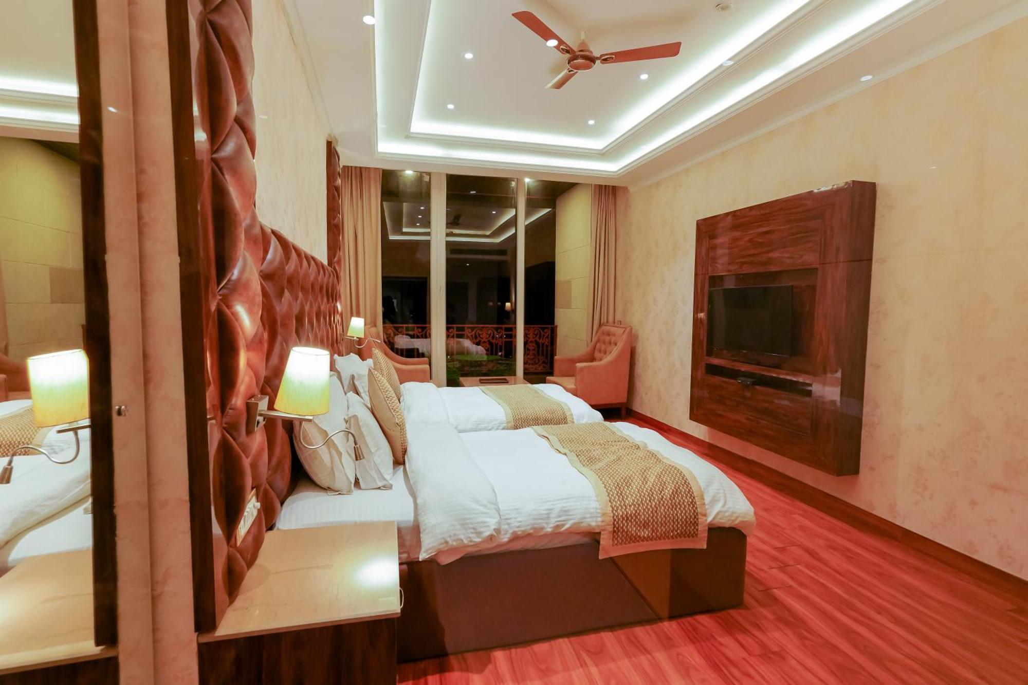 Grand Him Queen Ac Centralized 다람샬라 외부 사진