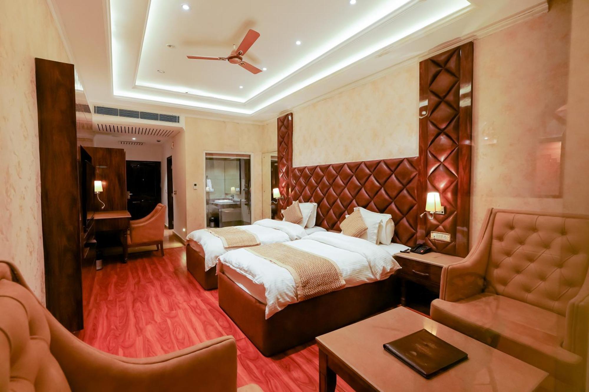 Grand Him Queen Ac Centralized 다람샬라 외부 사진