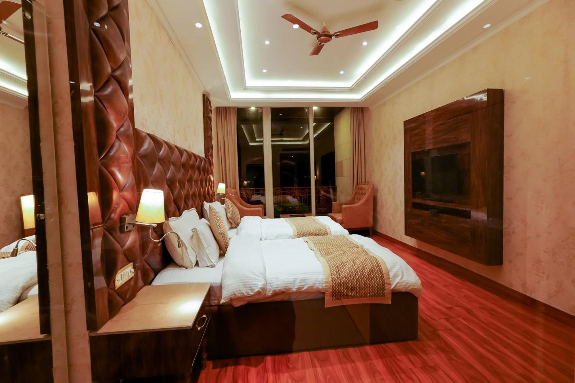 Grand Him Queen Ac Centralized 다람샬라 외부 사진