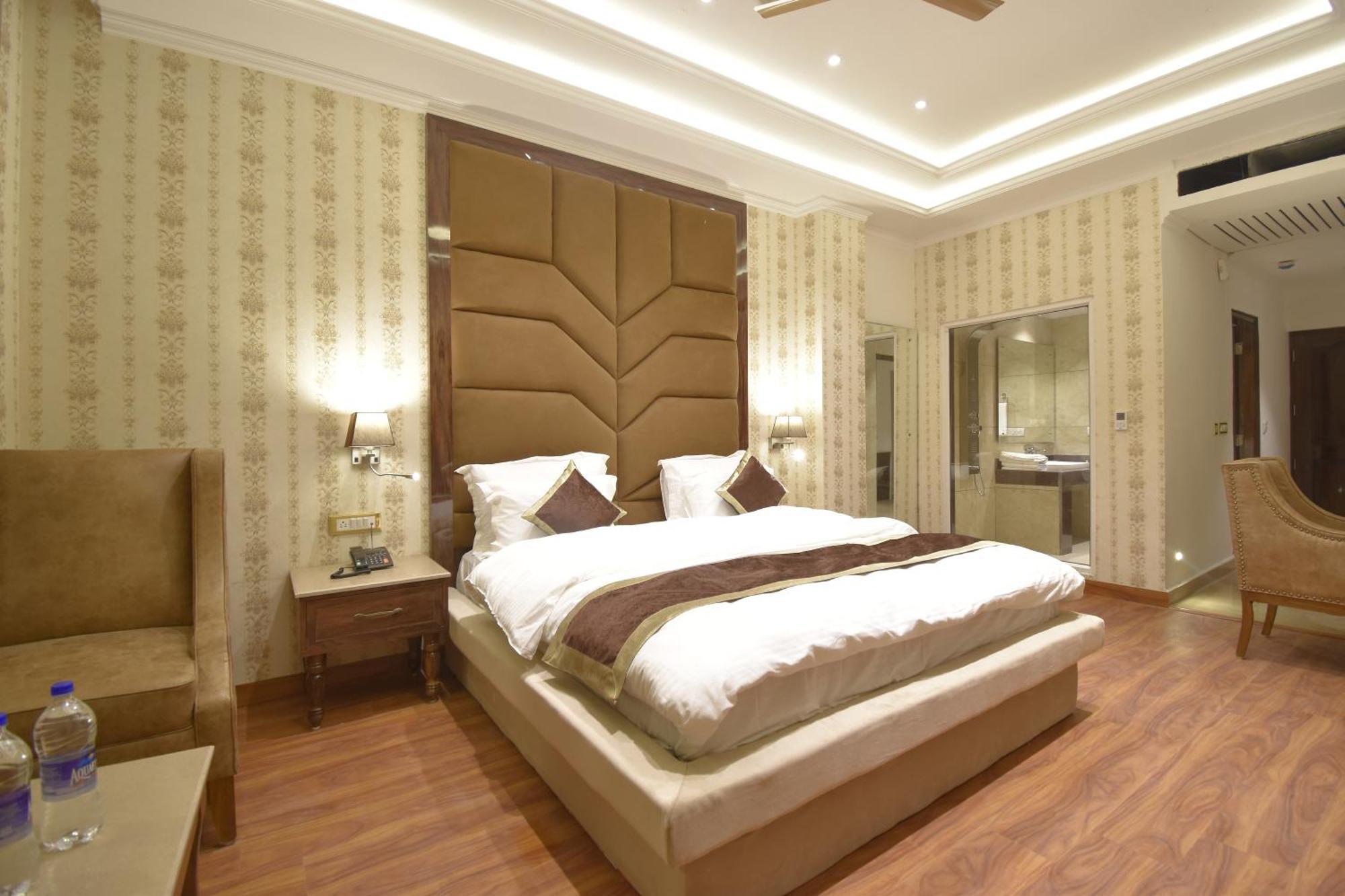 Grand Him Queen Ac Centralized 다람샬라 외부 사진