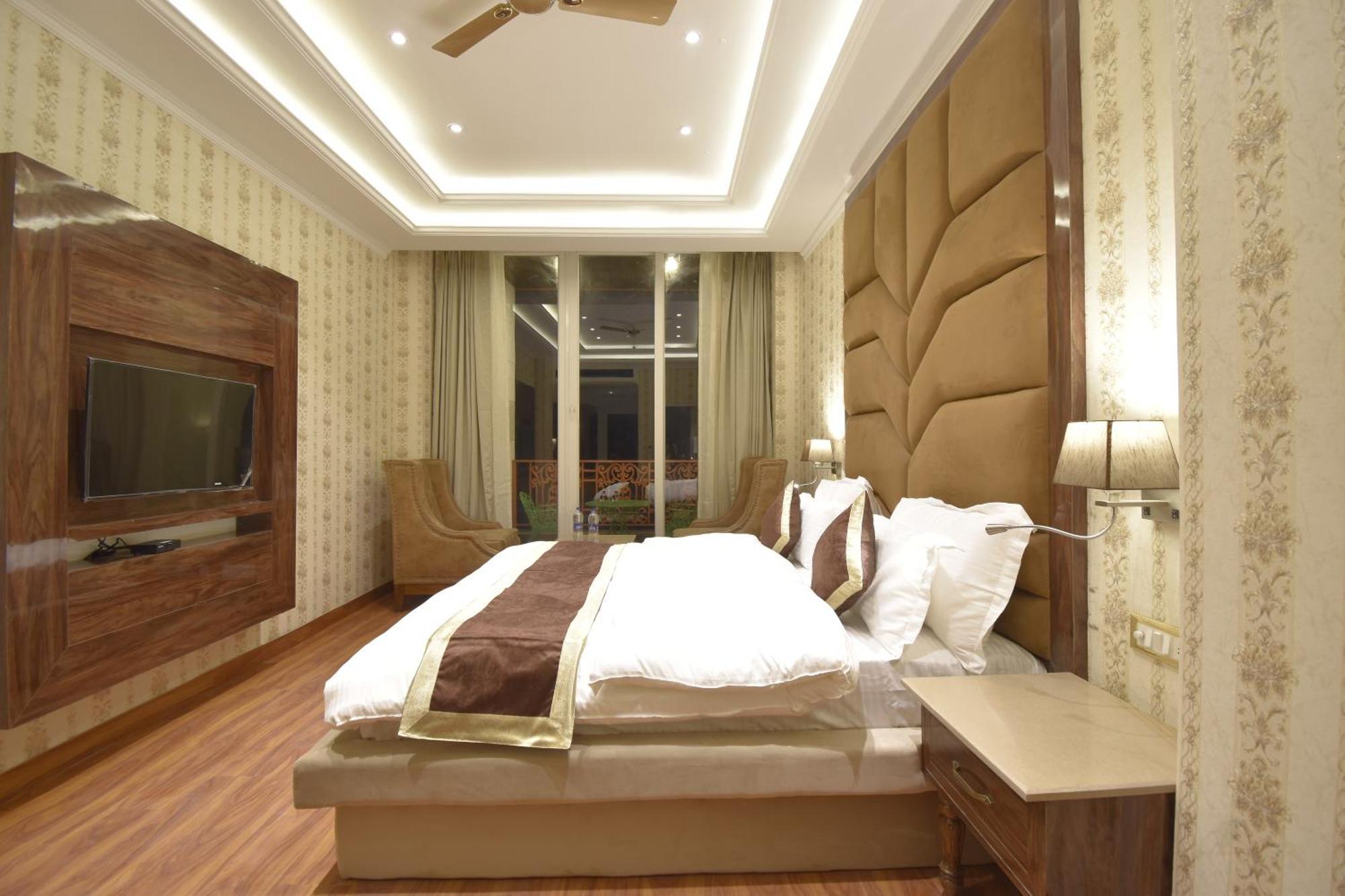 Grand Him Queen Ac Centralized 다람샬라 외부 사진