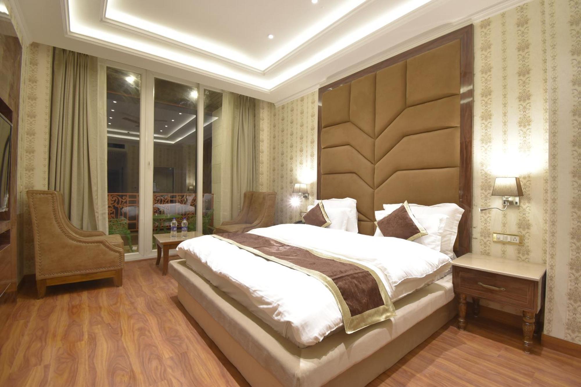 Grand Him Queen Ac Centralized 다람샬라 외부 사진