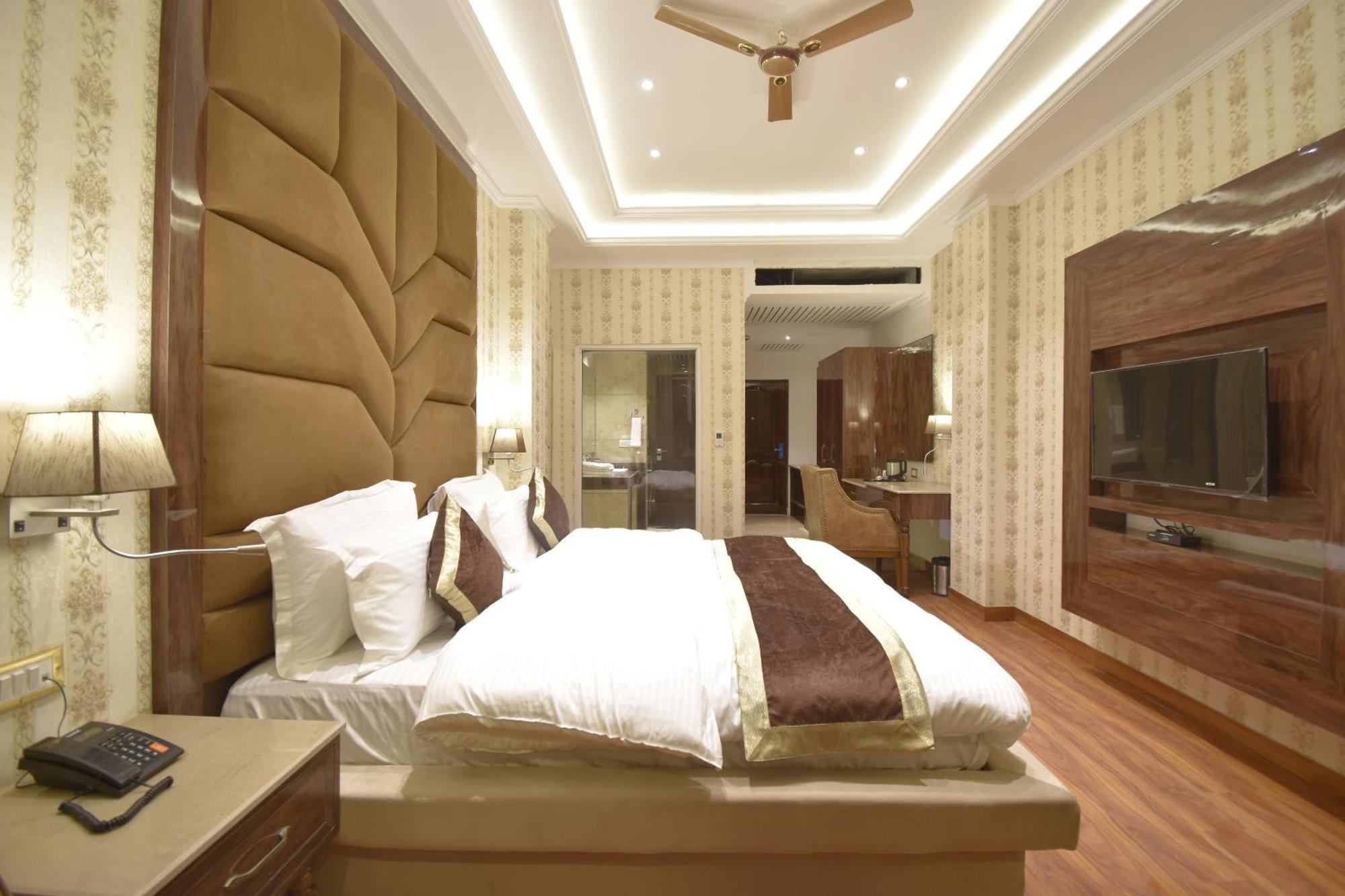 Grand Him Queen Ac Centralized 다람샬라 외부 사진