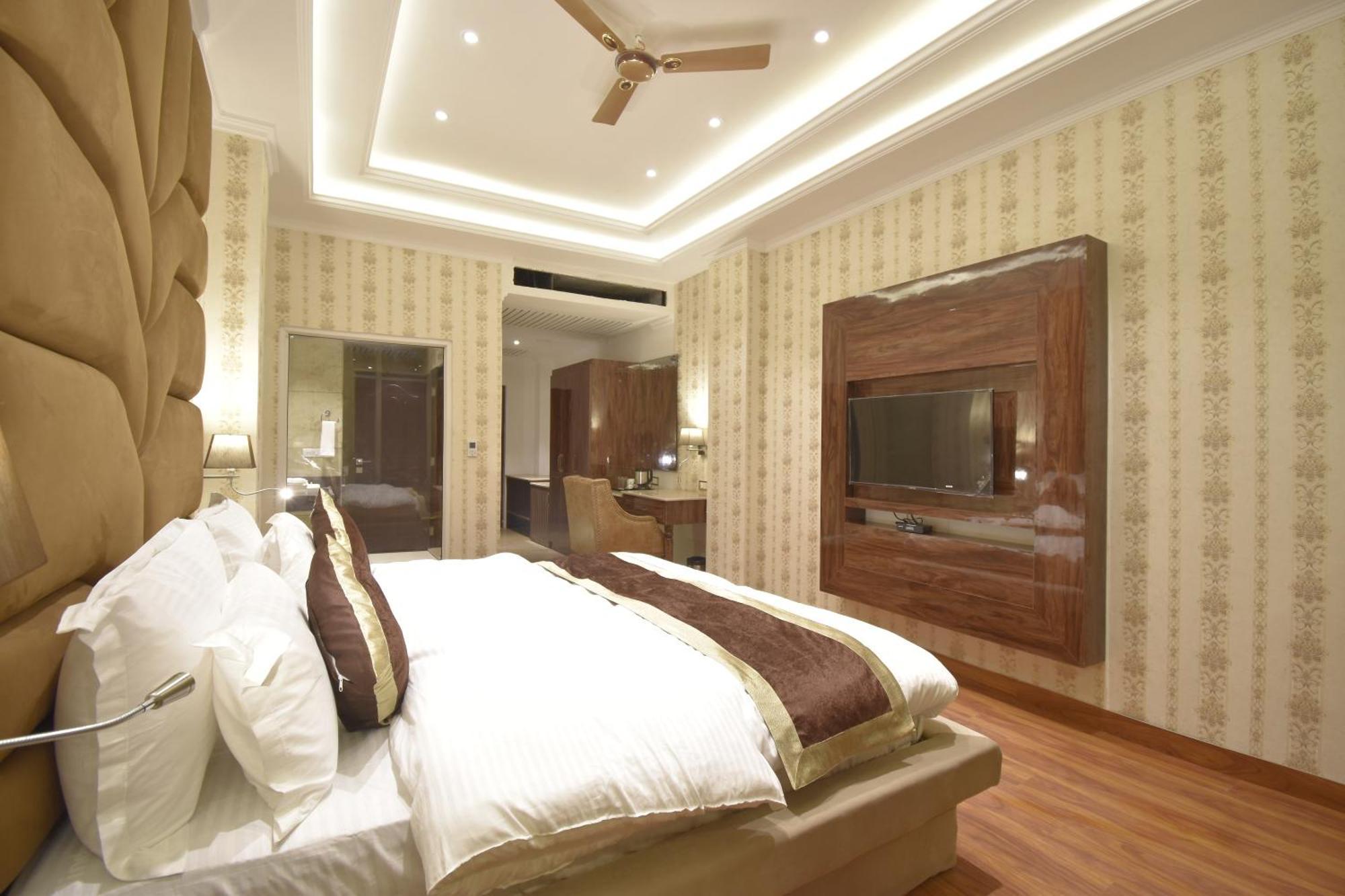 Grand Him Queen Ac Centralized 다람샬라 외부 사진