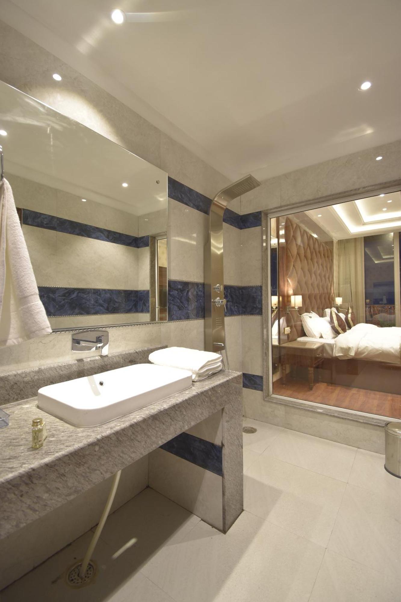 Grand Him Queen Ac Centralized 다람샬라 외부 사진