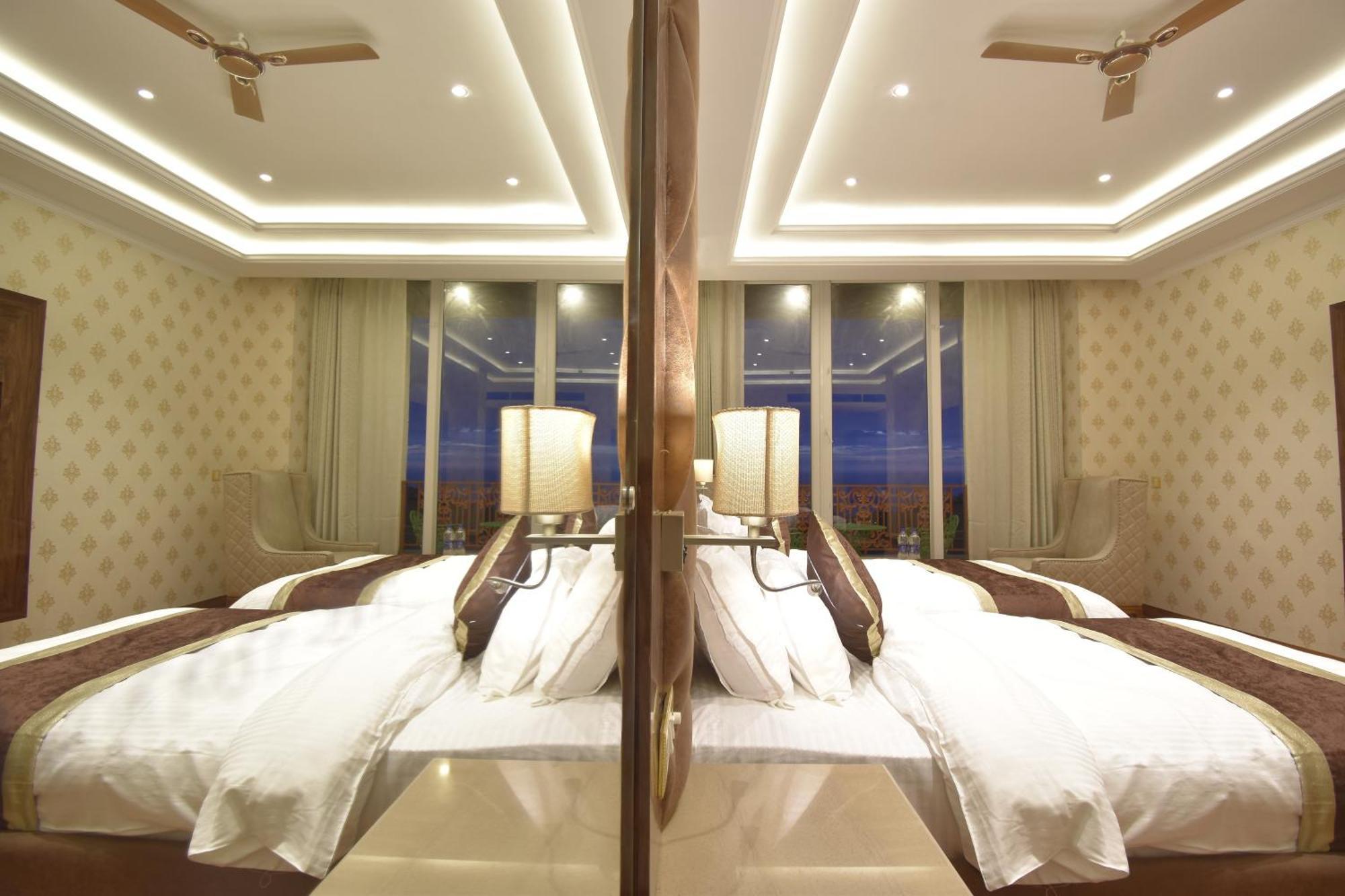 Grand Him Queen Ac Centralized 다람샬라 외부 사진