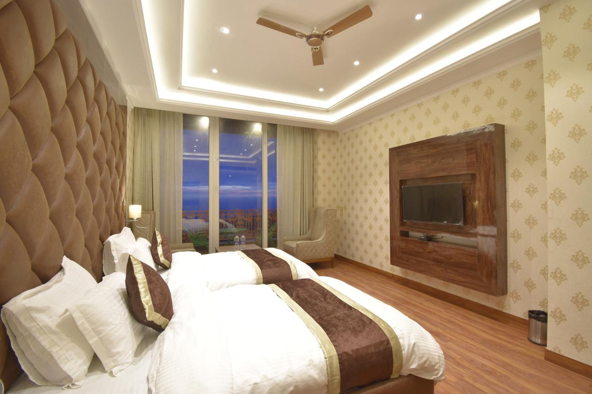 Grand Him Queen Ac Centralized 다람샬라 외부 사진
